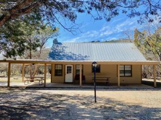 busbys_bungalow_main_2515